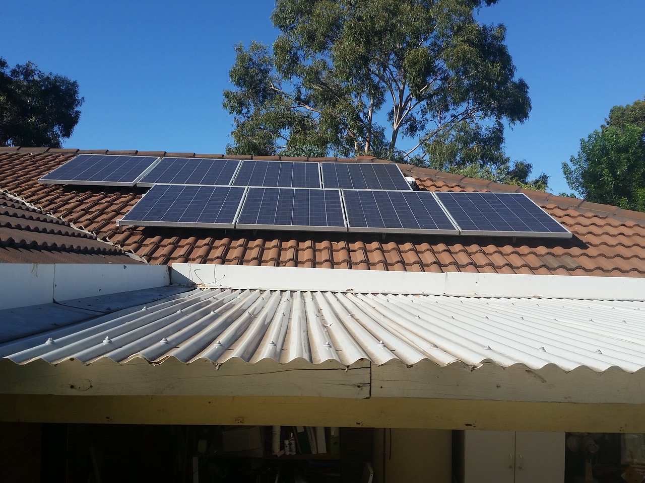 découvrez l'importance de l'entretien de votre toit photovoltaïque pour optimiser sa performance et prolonger sa durée de vie. nos conseils et astuces vous aideront à maintenir votre système en excellent état et à maximiser votre production d'énergie solaire.