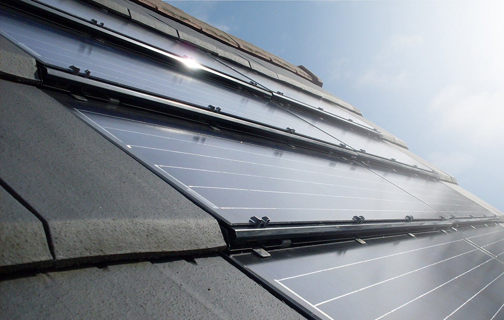 découvrez l'importance de l'entretien de votre toit photovoltaïque pour optimiser la production d'énergie solaire. apprenez les meilleures pratiques et conseils pour prolonger la durée de vie de votre installation et maximiser votre rentabilité.