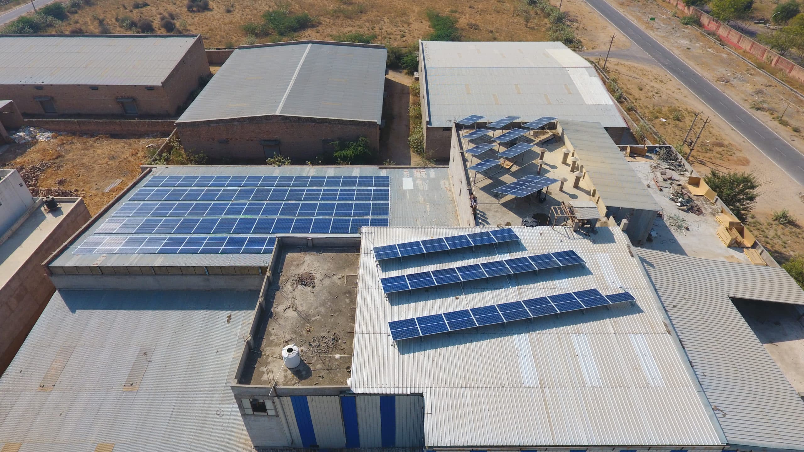 découvrez comment installer un toit photovoltaïque transparent pour allier esthétique et production d'énergie renouvelable. profitez de la lumière naturelle tout en réduisant votre empreinte carbone grâce à cette solution innovante.
