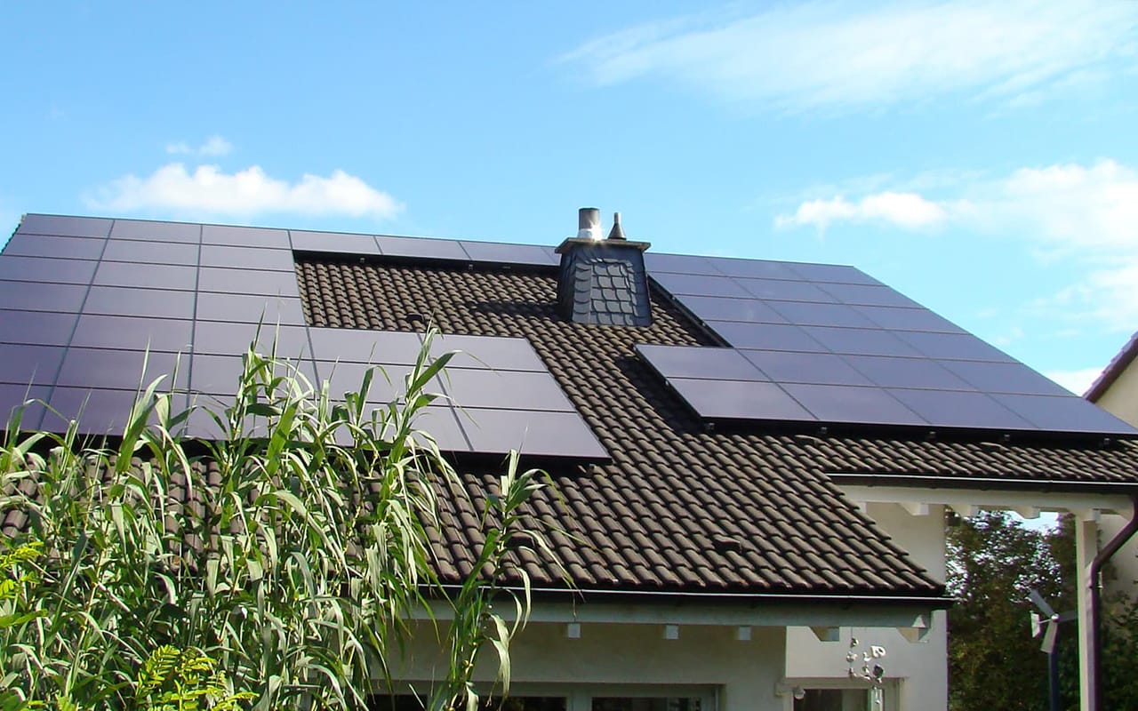 découvrez comment mesurer la puissance en watts de vos panneaux solaires pour optimiser votre production d'énergie. conseils pratiques et outils nécessaires pour évaluer l'efficacité de votre installation photovoltaïque.