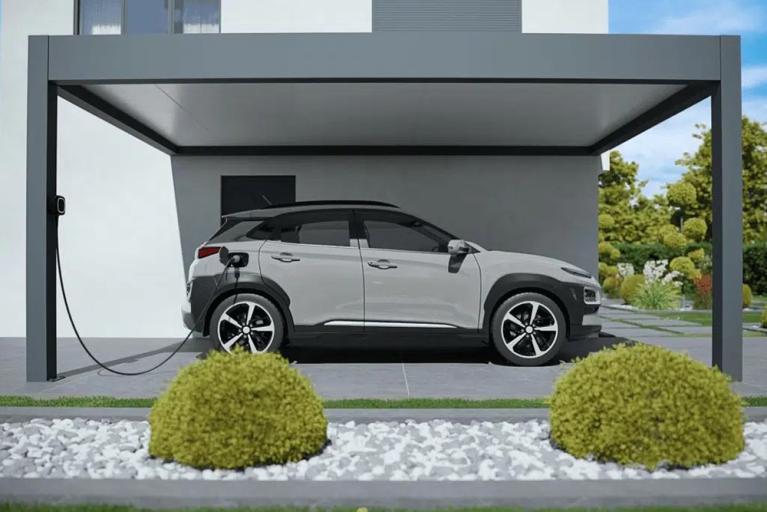 découvrez les avantages d'un toit photovoltaïque pour votre voiture : un moyen innovant de recharger votre véhicule tout en préservant l'environnement, maximiser l'autonomie de votre batterie et profiter d'une énergie renouvelable tout au long de vos trajets.