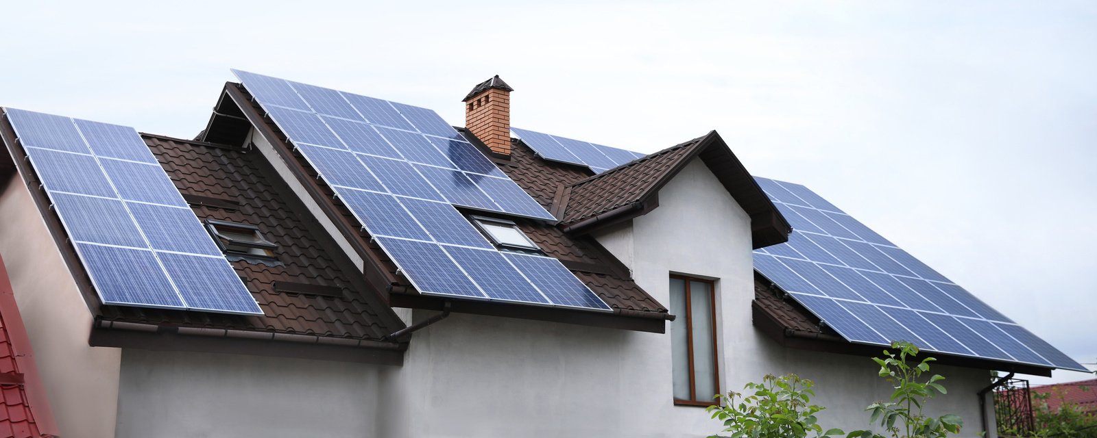 découvrez comment les panneaux solaires peuvent transformer votre maison en une source d'énergie renouvelable. optimisez votre consommation d'électricité tout en réduisant votre empreinte carbone grâce à des solutions adaptées à votre habitat.