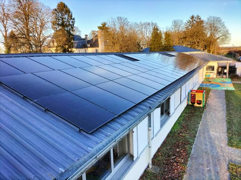 découvrez tout ce qu'il faut savoir sur l'autorisation pour installer des fenêtres photovoltaïques. informez-vous sur les démarches administratives, les réglementations en vigueur, et les avantages d'opter pour cette solution d'énergie renouvelable.