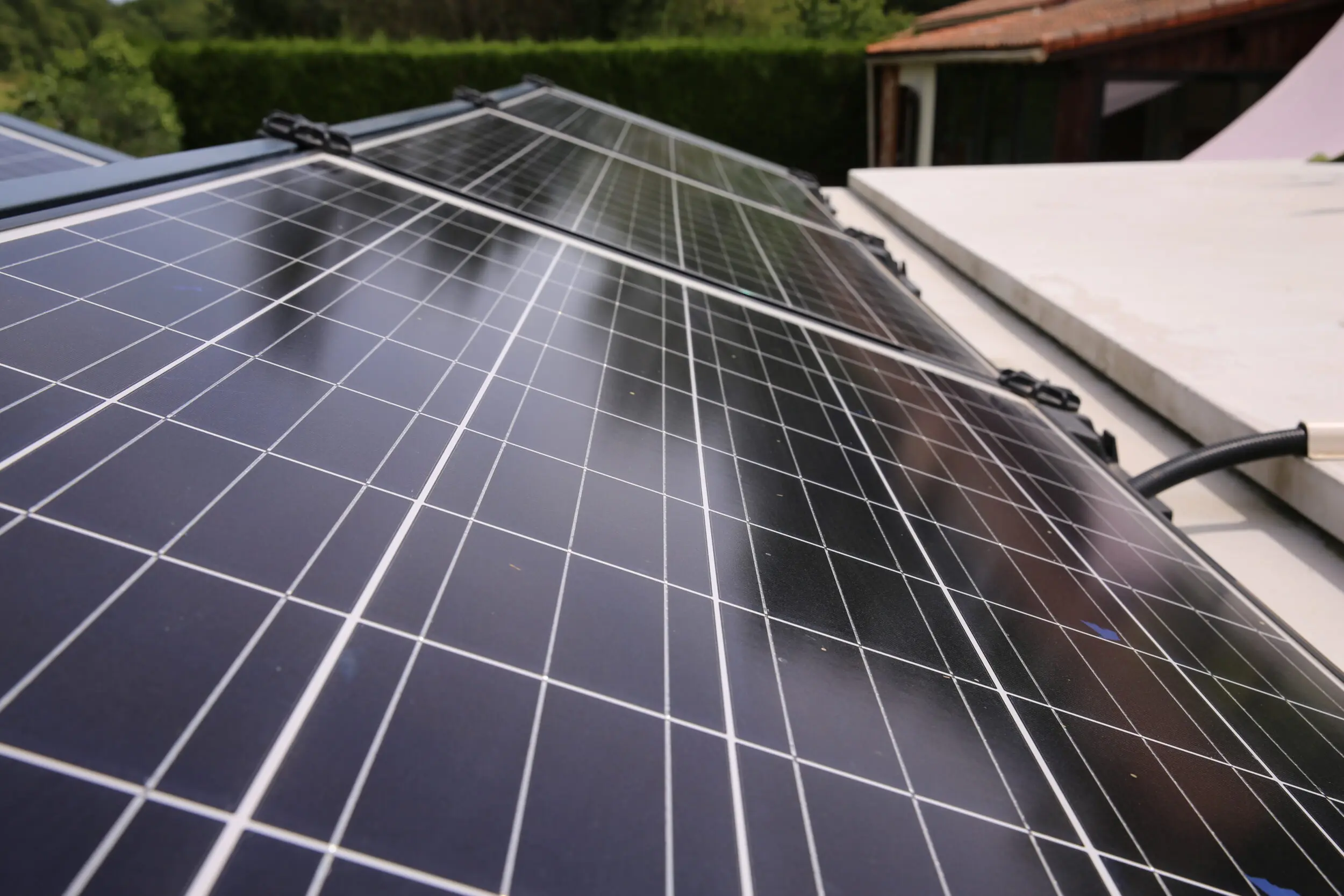 découvrez les avantages des toits photovoltaïques, une solution écologique et économique pour produire votre propre électricité. apprenez comment ces installations réduisent vos factures énergétiques, augmentent la valeur de votre bien et contribuent à la préservation de l'environnement.