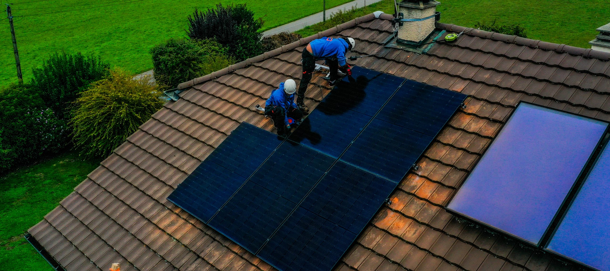 découvrez tout ce qu'il faut savoir sur les crédits d'impôt photovoltaïques. optimisez votre investissement dans l'énergie solaire et bénéficiez d'avantages fiscaux pour la transition énergétique. informez-vous sur les conditions d'éligibilité, les montants déductibles et les démarches à suivre pour réduire votre facture d'impôt tout en contribuant à un avenir durable.