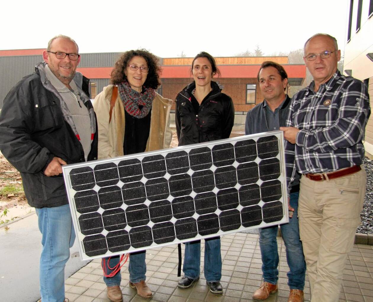 découvrez nos projets de toits photovoltaïques, une solution innovante et durable pour produire votre propre énergie solaire. un engagement pour l'environnement et des économies sur vos factures d'électricité.