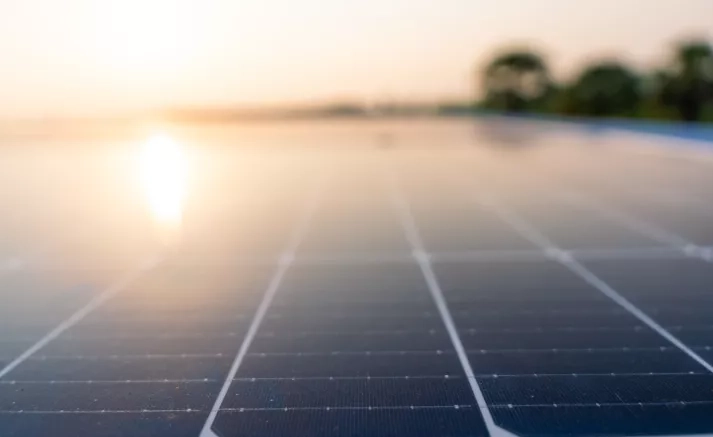 découvrez les différents types de panneaux solaires disponibles sur le marché, leurs avantages et inconvénients, et comment choisir celui qui convient le mieux à vos besoins énergétiques. informez-vous sur les panneaux photovoltaïques, thermiques et hybrides pour optimiser votre consommation d'énergie renouvelable.