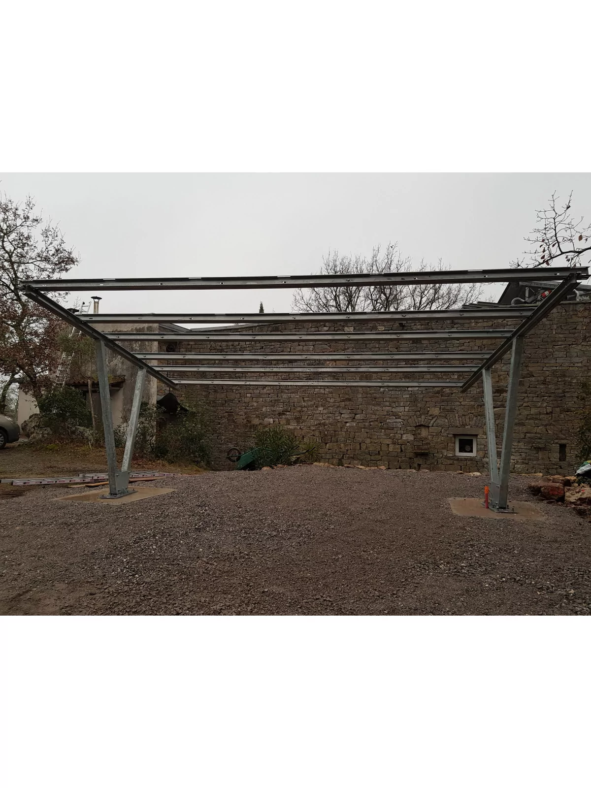 découvrez notre sélection d'accessoires pour carport photovoltaïque, conçus pour optimiser l'efficacité de votre installation solaire tout en ajoutant une touche esthétique à votre extérieur. profitez d'une protection optimale pour vos véhicules tout en générant de l'énergie renouvelable. explorez nos solutions innovantes et durables dès aujourd'hui.