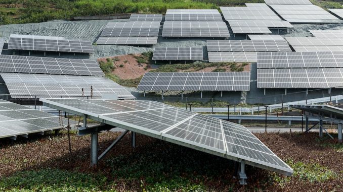 découvrez tout ce qu'il faut savoir sur l'autorisation des panneaux solaires en france. informez-vous sur les démarches administratives, les réglementations et les démarches nécessaires pour installer des panneaux solaires chez vous. optimisez votre projet d'énergie renouvelable en toute conformité.