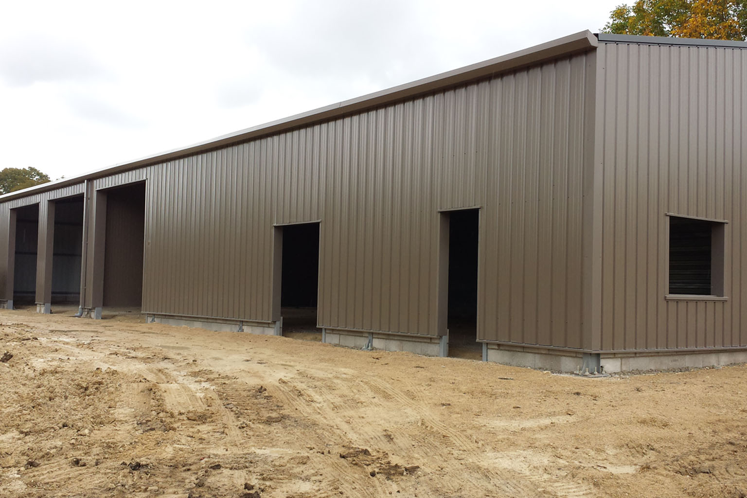 découvrez nos solutions innovantes pour la construction de bâtiments agricoles. optimisez vos espaces de travail et de stockage avec des structures modernes et adaptées à vos besoins spécifiques.