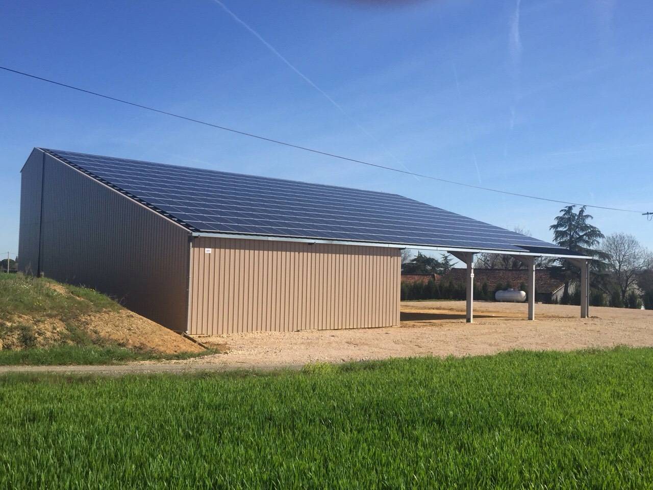 découvrez nos solutions innovantes pour les bâtiments agricoles. optimisez votre espace de travail avec des structures adaptées à vos besoins, qu'il s'agisse d'élevage, de stockage ou de culture. conception durable et respect de l'environnement au cœur de notre offre.