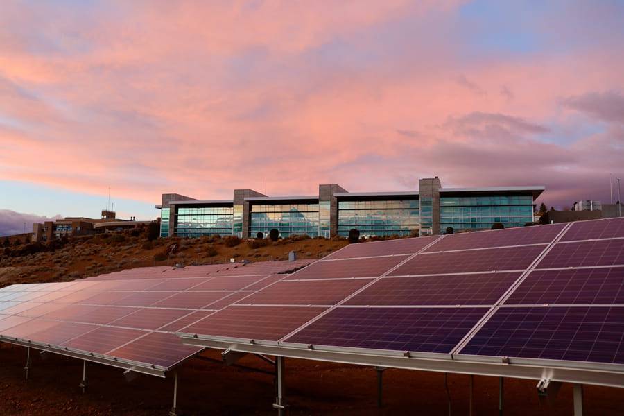 découvrez les multiples bénéfices écologiques d'un toit photovoltaïque : réduction des émissions de co2, production d'énergie renouvelable, valorisation des espaces urbains et contribution à la transition énergétique. optez pour une solution durable et respectueuse de l'environnement.
