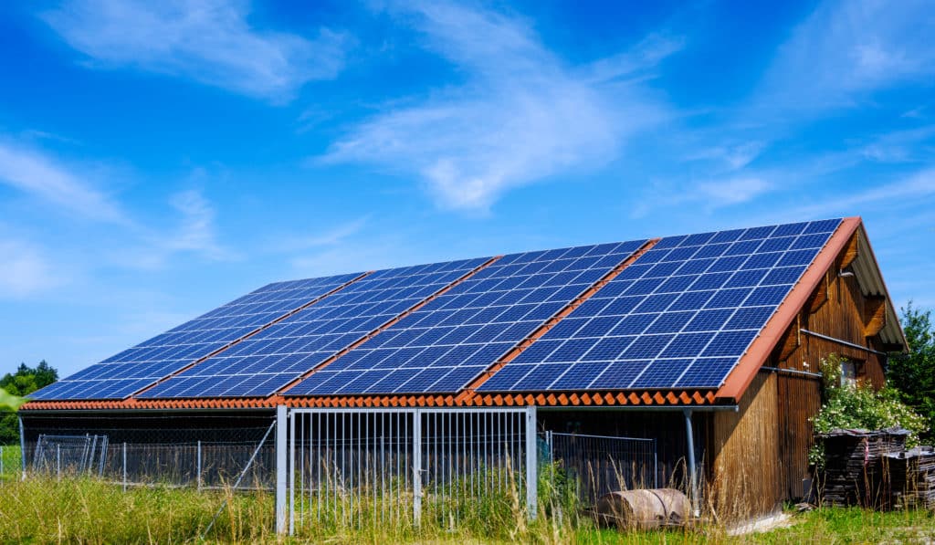 découvrez notre comparaison des toits photovoltaïques transparents, une solution innovante alliant esthétique et performance énergétique. explorez les avantages, les inconvénients et les différents modèles disponibles sur le marché pour faire un choix éclairé lors de votre projet d'installation.