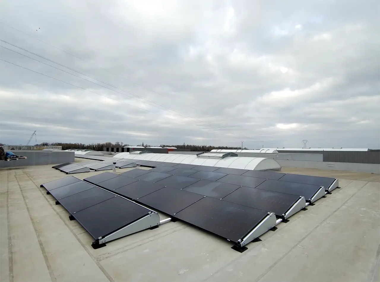 découvrez notre comparaison des toits photovoltaïques transparents, une solution innovante alliant esthétisme et performance énergétique. analysez les avantages, les coûts et les technologies disponibles pour faire le meilleur choix pour votre projet de construction.