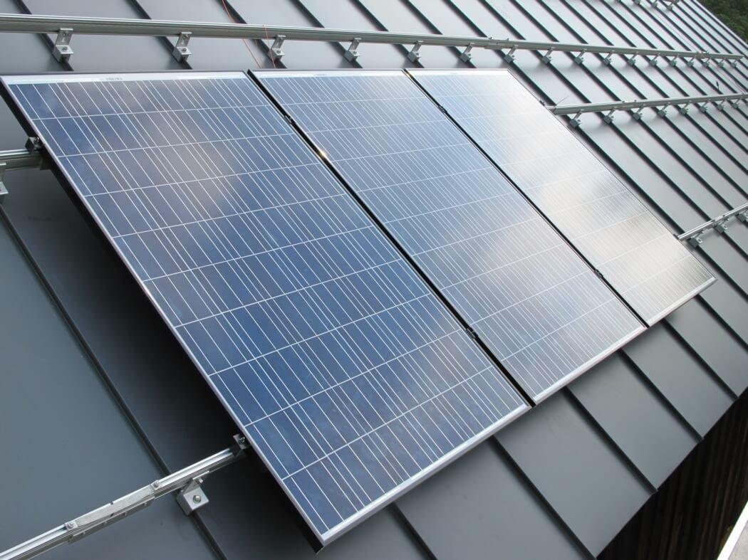 découvrez les composants essentiels d'un toit photovoltaïque pour optimiser la production d'énergie solaire. apprenez comment ces éléments interagissent pour quantifier l'efficacité de votre installation tout en assurant durabilité et performance.
