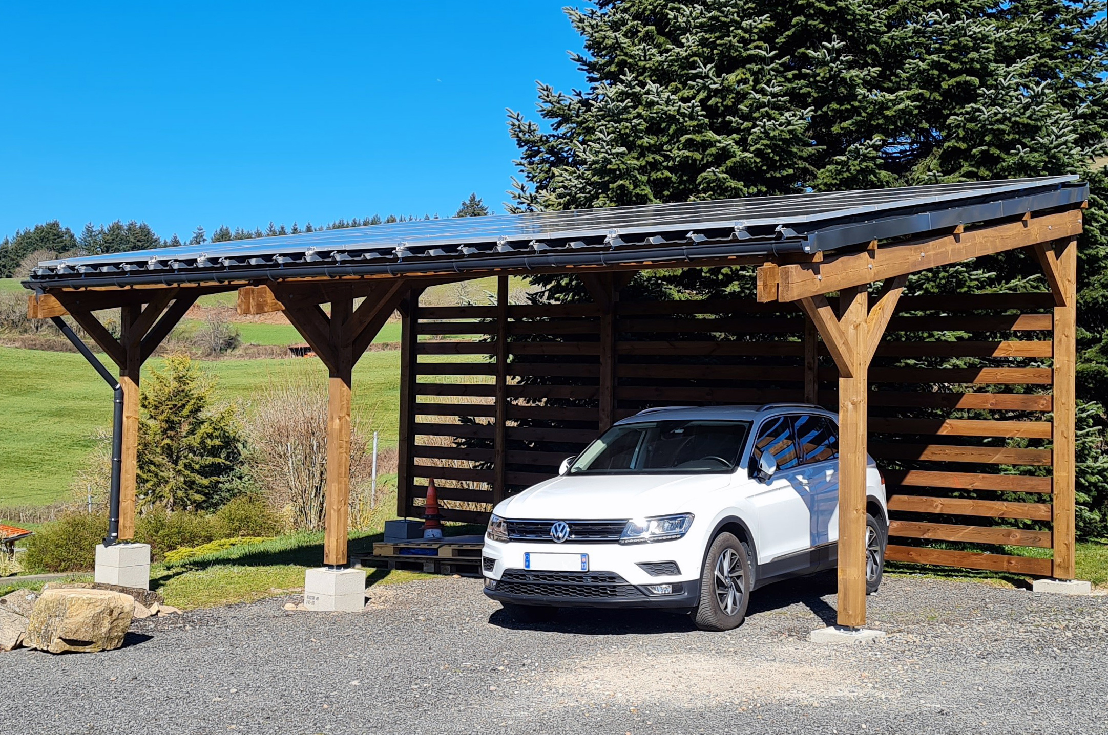 découvrez les prix et les avantages d'un carport photovoltaïque. informez-vous sur les coûts d'installation, les économies d'énergie potentielles et les subventions disponibles pour optimiser votre investissement.