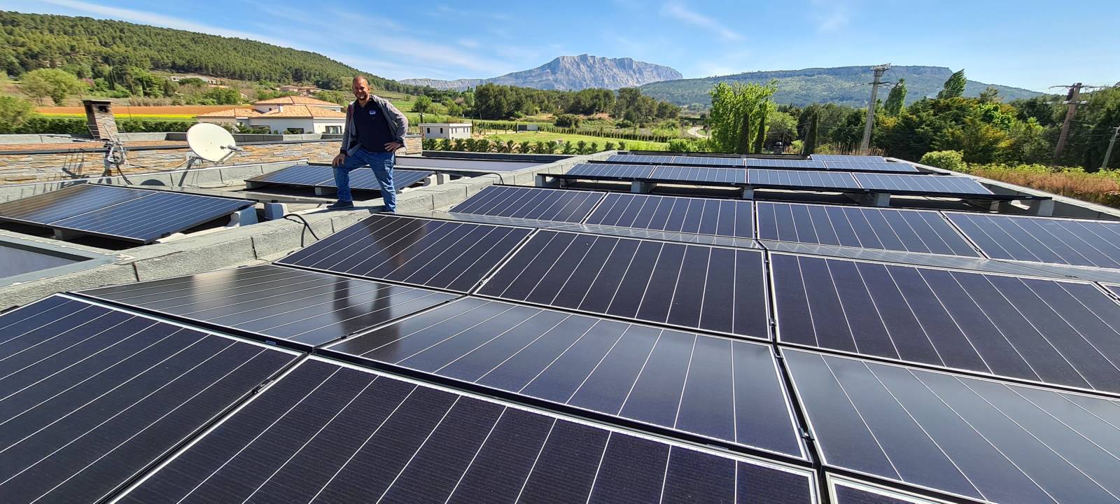 découvrez les défis liés à l'installation et à l'entretien des toits photovoltaïques. apprenez comment surmonter les obstacles techniques, financiers et réglementaires pour maximiser l'efficacité de votre système d'énergie solaire. plongez dans l'avenir de l'énergie renouvelable avec nos conseils et solutions.