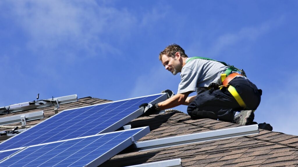 découvrez comment les toits photovoltaïques contribuent à la durabilité environnementale, offrant une source d'énergie renouvelable et réduisant l'empreinte carbone tout en préservant les ressources naturelles.