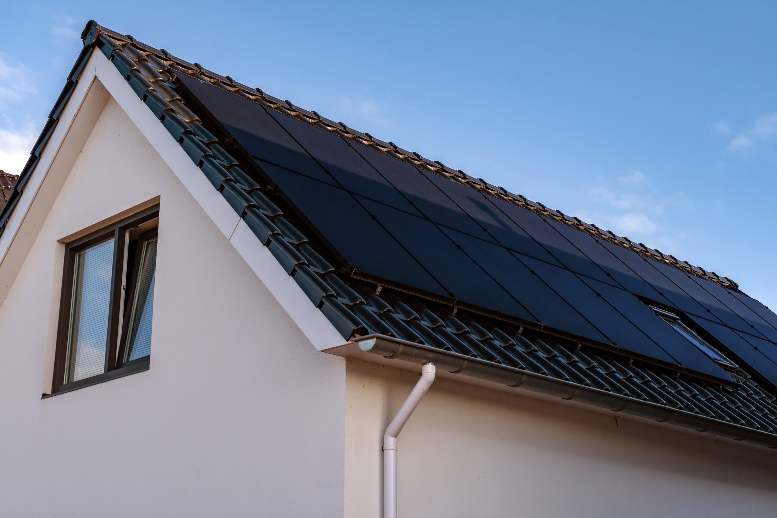 découvrez comment les toits photovoltaïques contribuent à la durabilité environnementale et énergétique. apprenez les avantages écologiques et économiques, ainsi que les meilleures pratiques pour intégrer ces solutions dans votre projet de construction ou de rénovation.