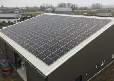 découvrez comment un toit photovoltaïque peut contribuer à la durabilité environnementale tout en offrant une solution énergétique renouvelable et économique. optimisez votre habitat pour un avenir plus vert !