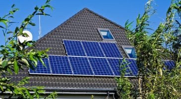 découvrez comment l'électricité solaire peut transformer votre maison en un espace éco-responsable. optez pour des solutions énergétiques durables qui réduisent vos factures et préservent l'environnement. explorez les avantages de l'énergie solaire pour un habitat moderne et autonome.