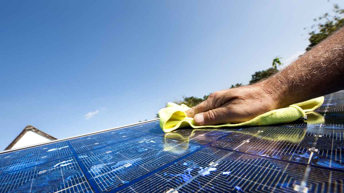 découvrez l'importance de l'entretien de votre toit photovoltaïque pour maximiser son efficacité et prolonger sa durée de vie. apprenez les meilleures pratiques et conseils pour assurer un fonctionnement optimal de vos panneaux solaires.