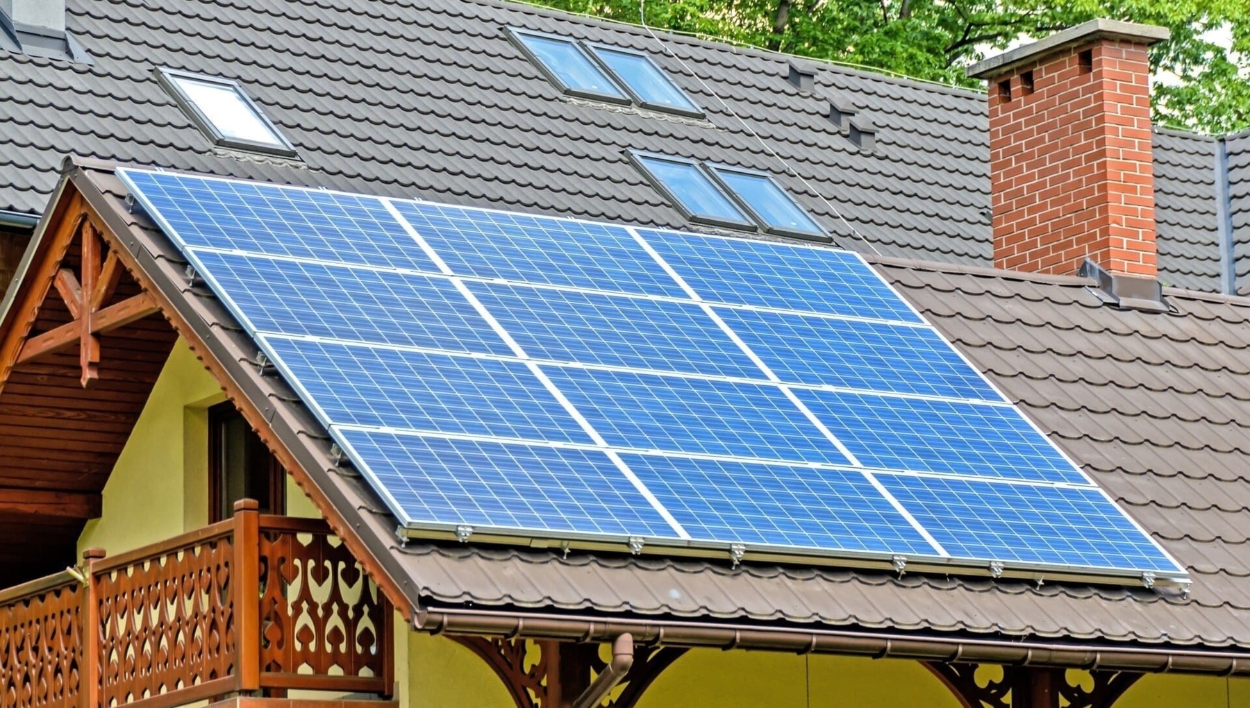 assurez la performance et la longévité de votre système photovoltaïque avec un entretien régulier de votre toit. découvrez nos conseils et services pour maintenir l'efficacité de vos panneaux solaires et maximiser votre production d'énergie.