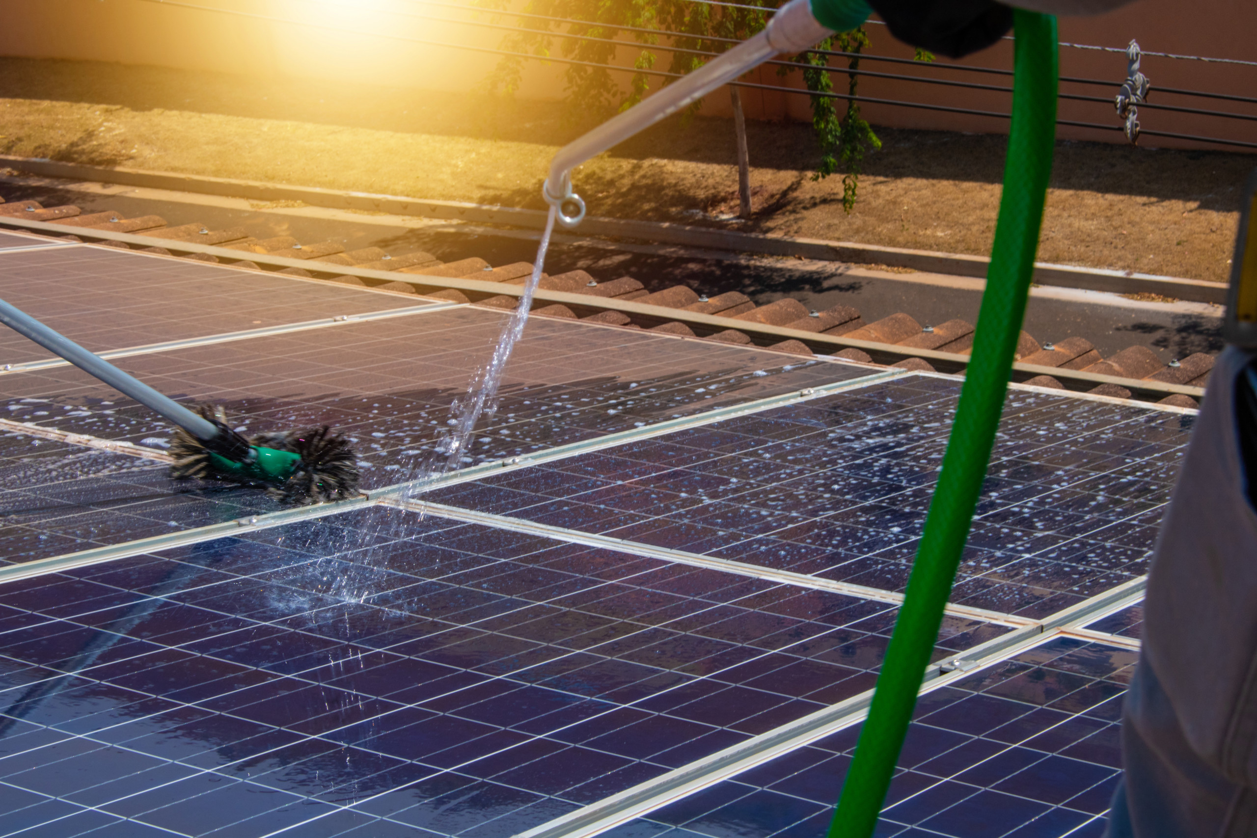 découvrez l'importance de l'entretien de votre toit photovoltaïque pour optimiser sa performance et prolonger sa durée de vie. apprenez les meilleures pratiques et conseils pour garantir un fonctionnement efficace de vos panneaux solaires.