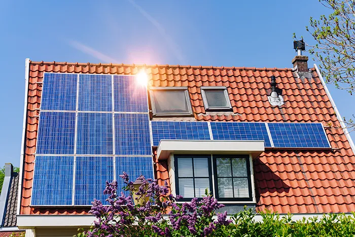 découvrez nos études approfondies sur les fenêtres de toit photovoltaïques, leurs bénéfices, l'intégration dans votre habitat et les solutions innovantes pour optimiser votre consommation d'énergie.