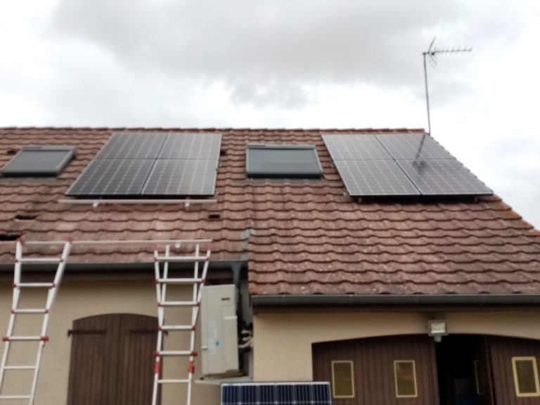 découvrez nos fenêtres de toit photovoltaïques, une solution innovante alliant luminosité et énergie renouvelable. transformez votre espace de vie en profitant de l'énergie solaire tout en optimisant votre confort intérieur.