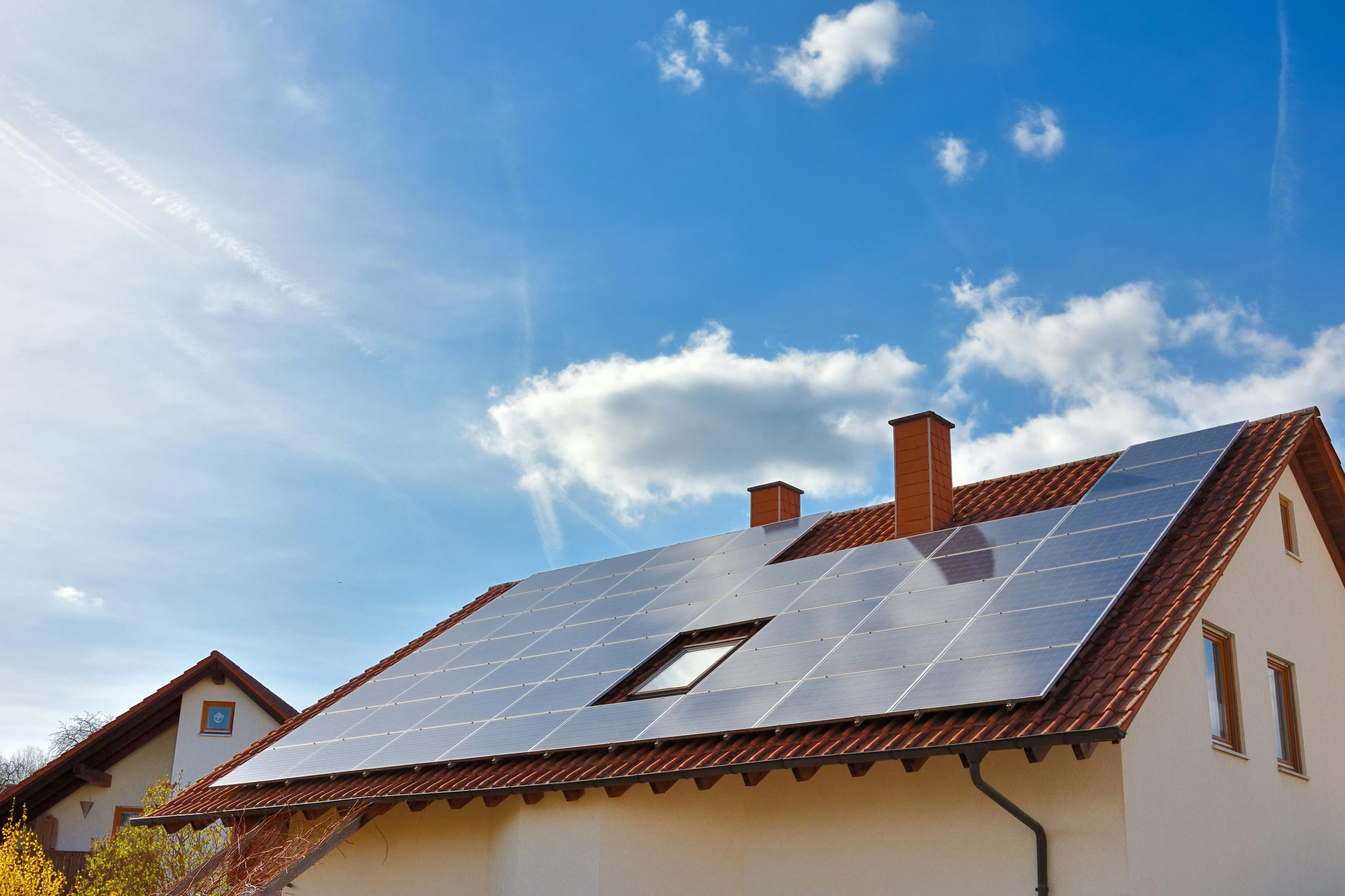 découvrez nos fenêtres de toit photovoltaïques, alliant design moderne et performance énergétique. profitez d'une solution innovante pour optimiser l'éclairage naturel tout en produisant votre propre électricité grâce à des panneaux solaires intégrés. idéales pour améliorer le confort de votre espace de vie tout en respectant l'environnement.