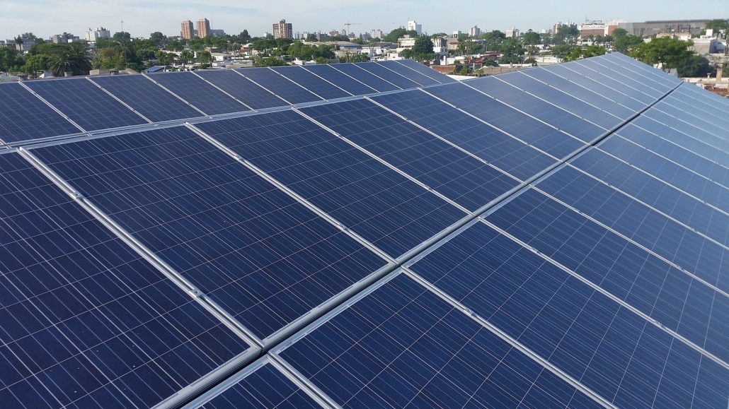 découvrez l'impact environnemental des toits photovoltaïques : comment ils contribuent à la réduction des émissions de carbone, à l'optimisation des ressources énergétiques et à la promotion d'une énergie durable.