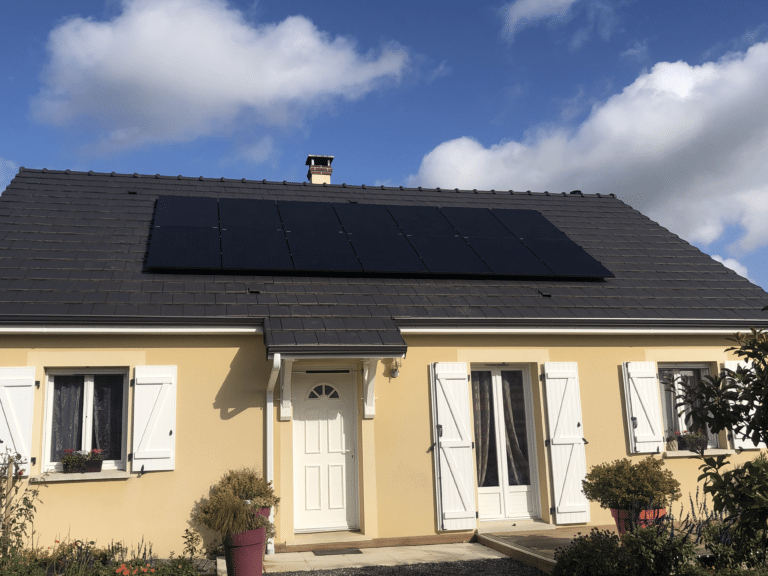 découvrez comment l'installation de panneaux photovoltaïques sur votre toit peut augmenter la valeur de votre maison. optimisez votre patrimoine immobilier tout en contribuant à la transition énergétique grâce à des solutions durables et rentables.