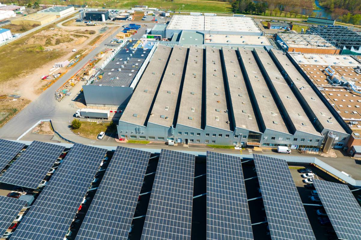 découvrez les impacts environnementaux des toits photovoltaïques. analysez les avantages et les inconvénients de cette technologie durable, son influence sur la biodiversité, la qualité de l'air et l'utilisation des ressources, tout en contribuant à une transition énergétique plus verte.