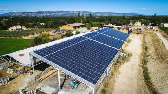 découvrez comment bénéficier d'une installation de toit photovoltaïque gratuite pour produire votre propre énergie solaire. profitez d'un éclairage naturel tout en réduisant vos factures d'électricité et en contribuant à la protection de l'environnement.