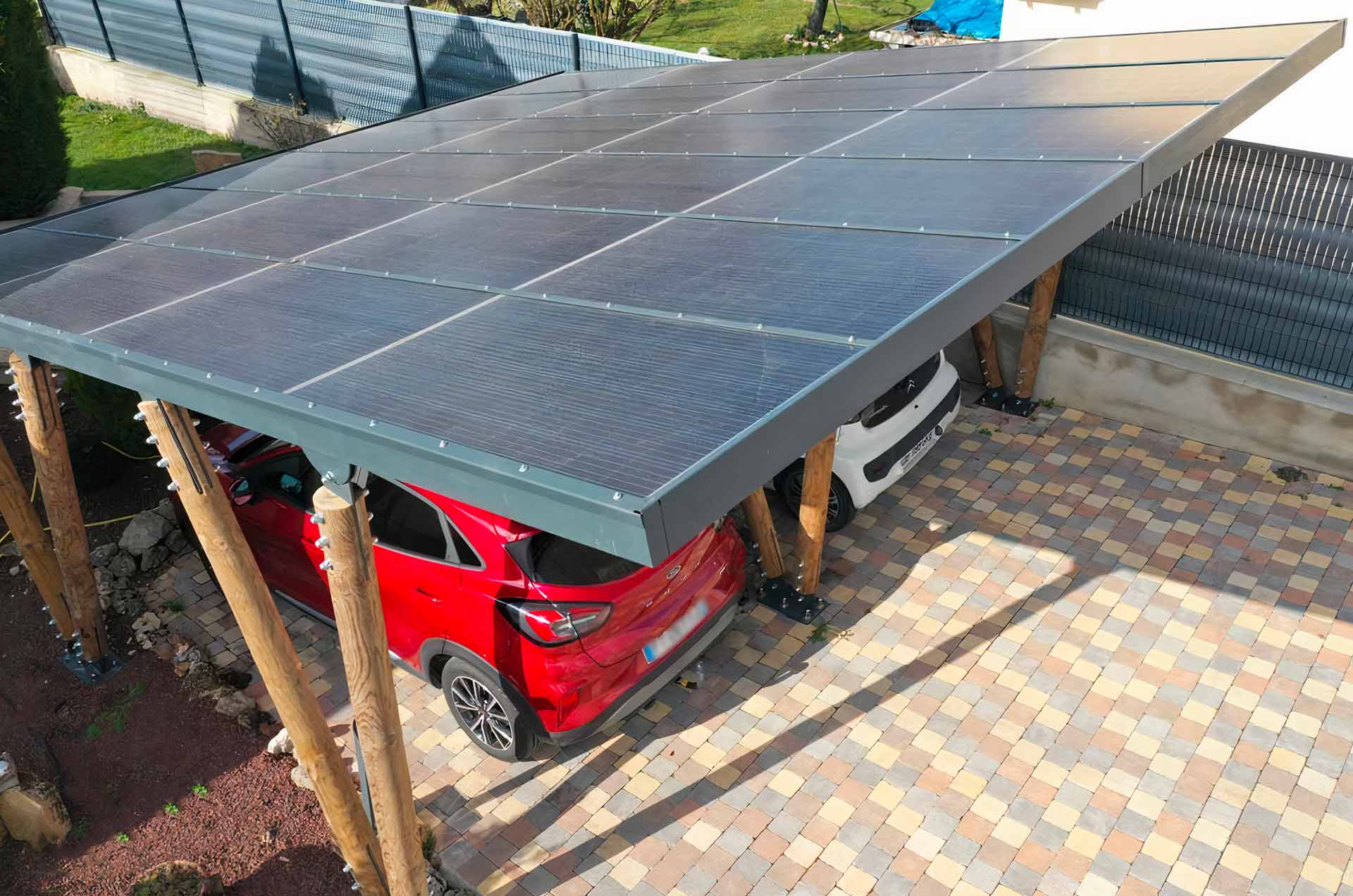 découvrez comment installer vous-même un carport photovoltaïque pour profiter d'une solution éco-responsable et économique. suivez nos conseils étape par étape et transformez votre espace extérieur en une source d'énergie solaire durable.