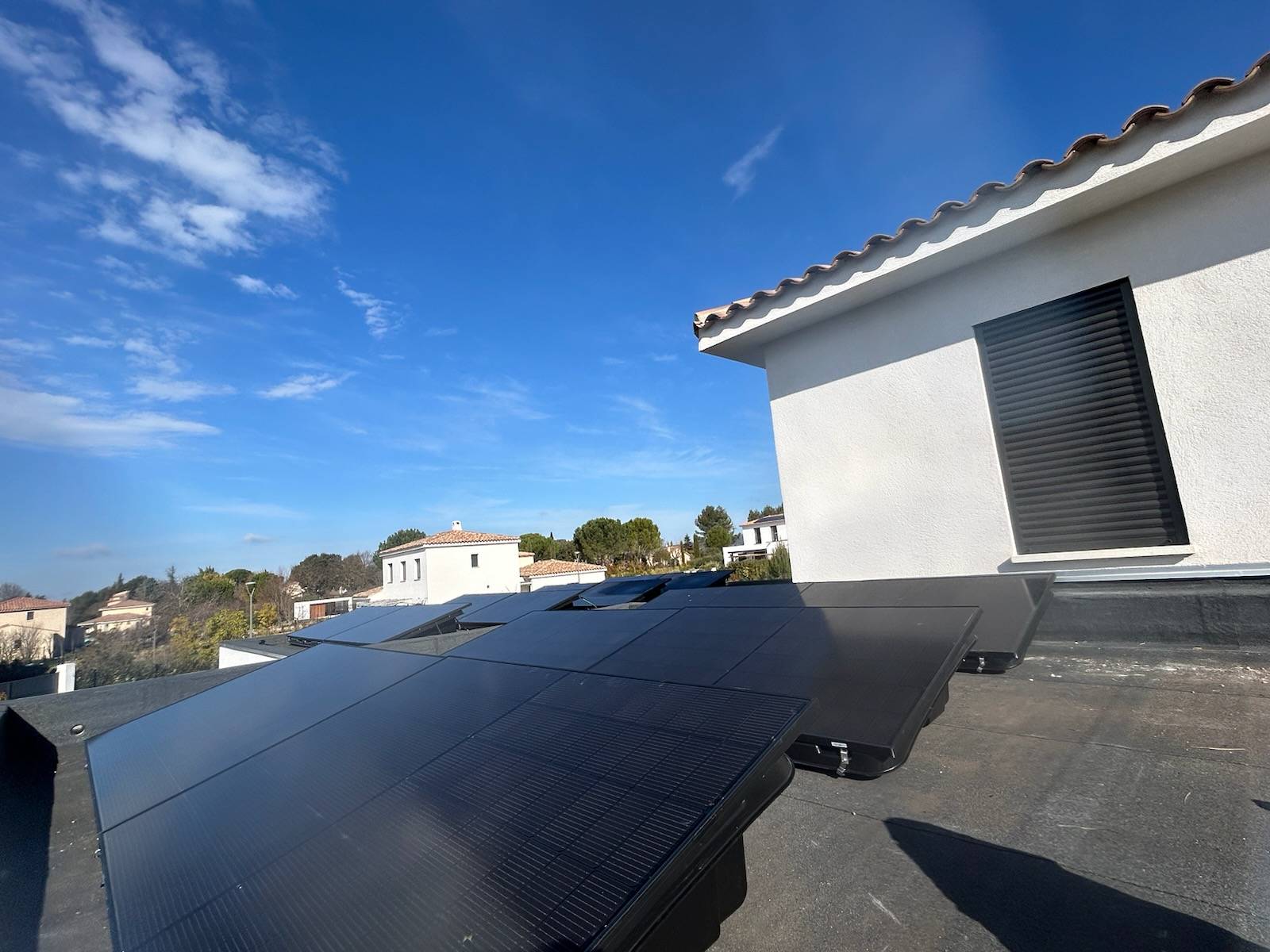 découvrez comment installer un toit photovoltaïque et bénéficier d'une énergie renouvelable tout en réduisant vos factures d'électricité. nos conseils pratiques vous guideront à travers chaque étape pour transformer votre toiture en une source d'énergie durable.