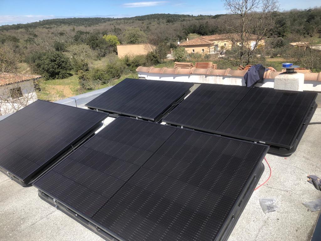 découvrez comment installer un toit photovoltaïque transparent pour transformer votre maison en source d'énergie renouvelable. profitez de l'esthétique moderne tout en réduisant votre empreinte carbone et en réalisant des économies sur vos factures d'électricité.
