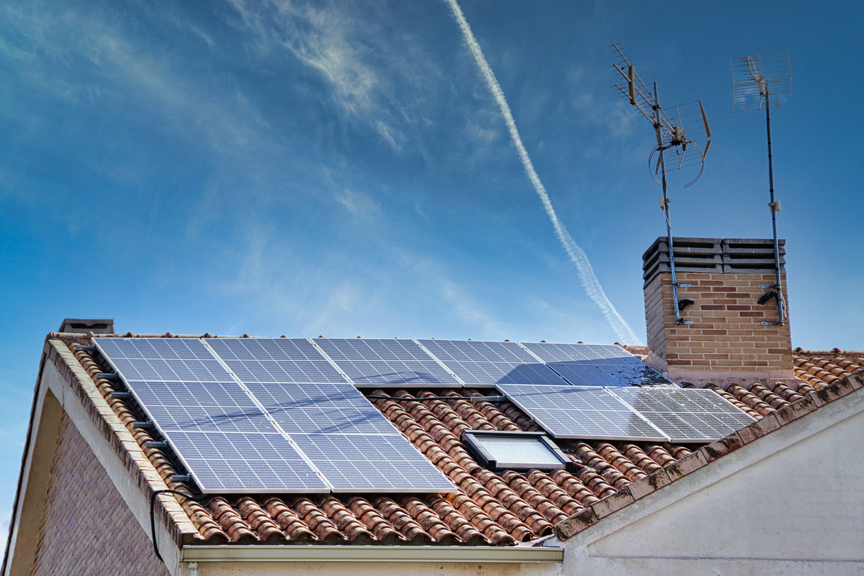 découvrez comment la météo influence la production d'énergie photovoltaïque. informez-vous sur les conditions climatiques optimales pour maximiser l'efficacité de vos panneaux solaires et profitez d'astuces pour améliorer votre installation en fonction des variations météo.
