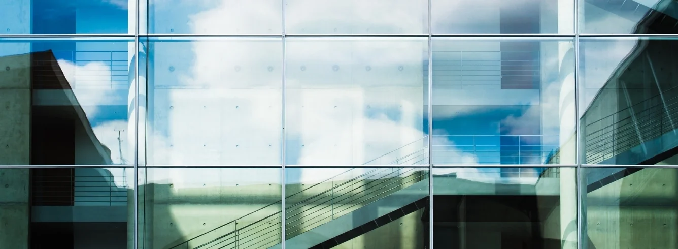 découvrez la vérité derrière les mythes sur les toits photovoltaïques transparents. apprenez comment ces technologies innovantes peuvent transformer votre toit en une source d'énergie renouvelable efficace tout en préservant l'esthétique de votre maison.
