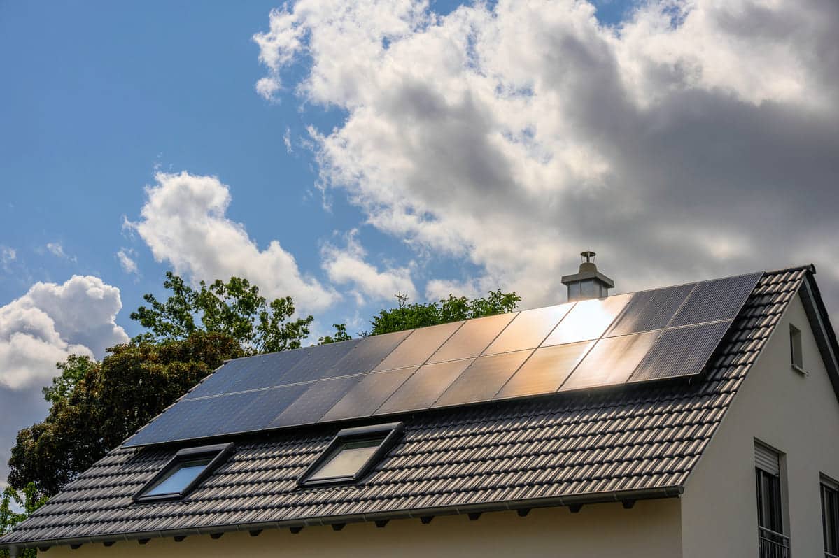 découvrez l'importance de l'orientation de vos fenêtres photovoltaïques pour maximiser leur efficacité énergétique. apprenez comment un bon positionnement optimise la production d'énergie solaire et améliore la durabilité de votre installation.