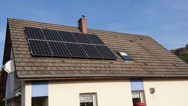 découvrez comment installer des panneaux solaires sur une maison de 100m2 pour réduire votre facture d'électricité et contribuer à la protection de l'environnement. explorez les avantages, le coût, et des conseils pratiques pour maximiser l'efficacité de votre système solaire.