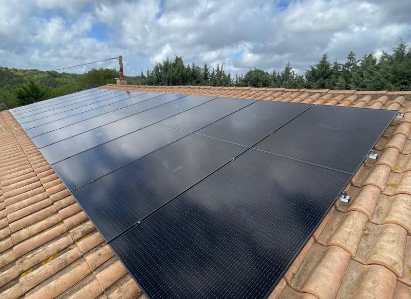 découvrez comment les panneaux solaires peuvent transformer votre maison en un espace autonome et écologique. optez pour l'énergie renouvelable, réduisez vos factures d'électricité et contribuez à la préservation de l'environnement grâce à des solutions solaires adaptées à vos besoins.