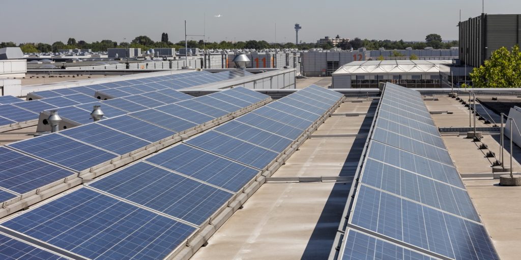 découvrez tout ce qu'il faut savoir sur les prix des toits photovoltaïques. comparez les coûts, explorez les économies d'énergie potentielles et trouvez la solution adaptée à vos besoins pour un investissement durable et rentable.