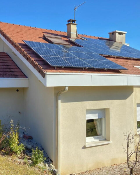 découvrez nos projets innovants de toits photovoltaïques. transformez votre toiture en une source d'énergie renouvelable et économisez sur vos factures d'électricité tout en contribuant à la protection de l'environnement. explorez nos solutions sur mesure adaptées à vos besoins.