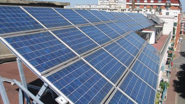 découvrez l'importance du recyclage des panneaux photovoltaïques pour un avenir durable. apprenez comment le traitement des panneaux usagés contribue à la préservation de l'environnement tout en valorisant les matériaux recyclables. engagez-vous pour une planète plus verte !