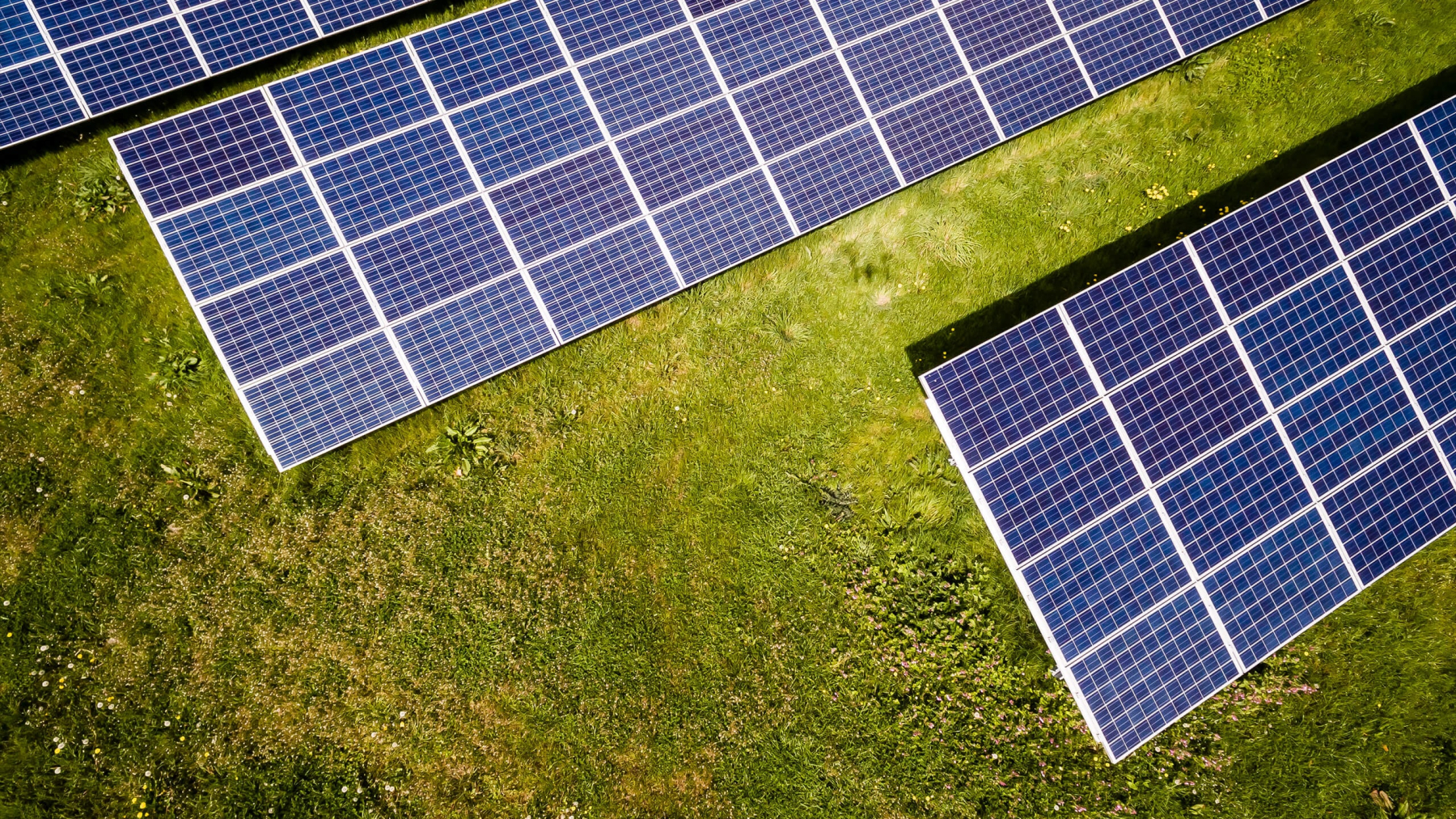 découvrez les dernières réglementations concernant les toits photovoltaïques en france. informez-vous sur les normes, les subventions et les obligations légales pour optimiser votre installation solaire et garantir sa conformité.