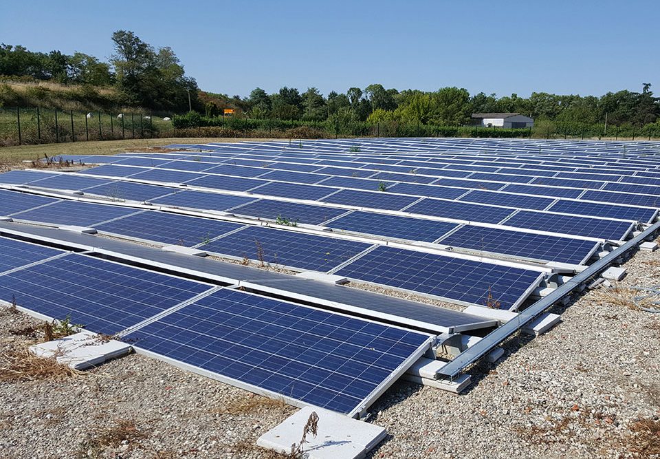 découvrez les dernières réglementations concernant l'installation de toits photovoltaïques sur les voitures. informez-vous sur les normes, les avantages écologiques et les implications légales pour optimiser l'utilisation de l'énergie solaire tout en conduisant.