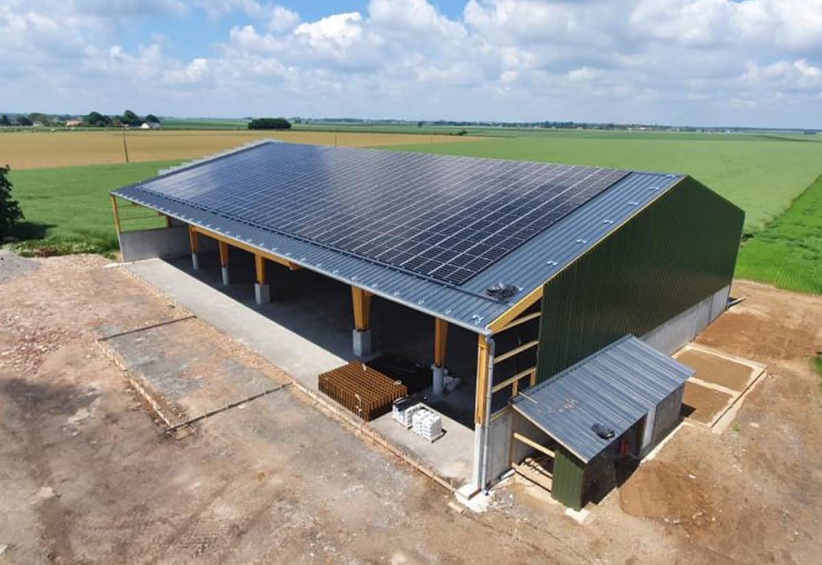assurez la longévité de votre système solaire avec notre service de réparation de toit photovoltaïque. nos experts garantissent des interventions rapides et efficaces pour préserver votre investissement et maximiser votre production d'énergie.
