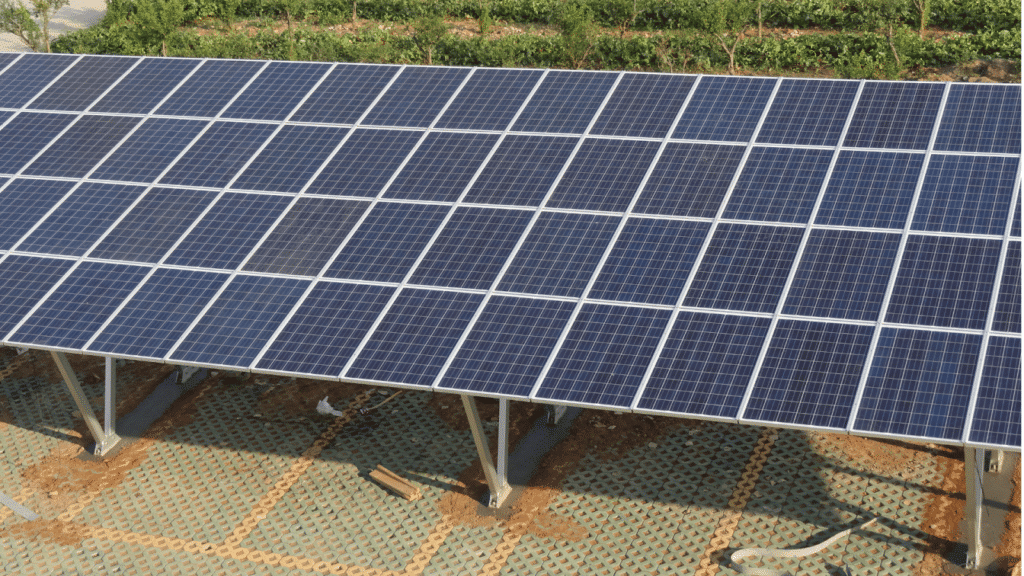 découvrez le roi du carport photovoltaïque, une solution innovante alliant protection et production d'énergie solaire. transformez votre espace extérieur en une source d'énergie renouvelable tout en préservant votre véhicule des intempéries.